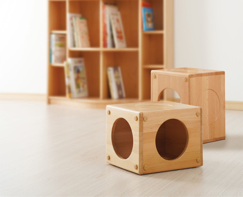高さ調節椅子 CUBE