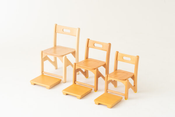 オプション］HチェアーS2用専用ステップ | 保育園・幼稚園・学童向けの